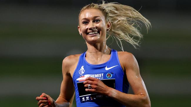 SYDNEY, AUSTRALIA - MARCH 11: Jessica Hull of Australia celebrates winning the Women's 3000m Final during the 2023 Sydney Track Classic at Sydney Olympic Park Athletic Centre on March 11, 2023 in Sydney, Australia. (Photo by Brendon Thorne/Getty Images)