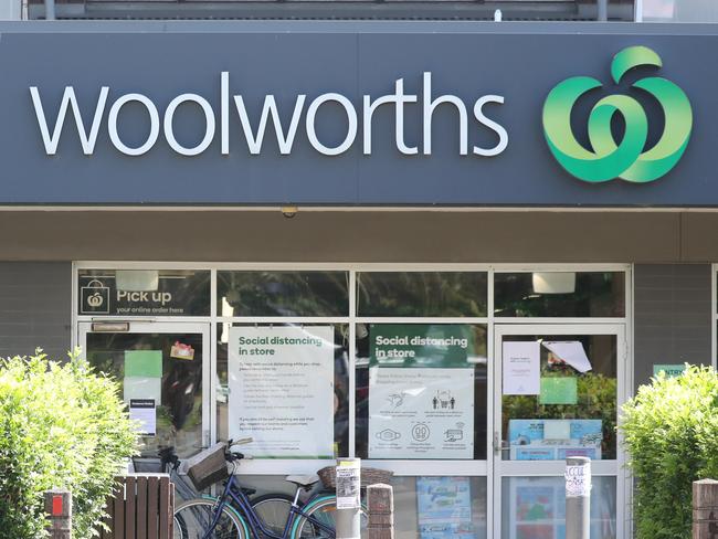 WEEKEND TELEGRAPHS SPECIAL. MUST TALK WITH PIC ED JEFF DARMANIN BEFORE PUBLISHING - Pictured is is a usually busy Woolworths in Avalon today, which is now quiet after two people from the area tested positive for Coronavirus. Picture: Tim Hunter.