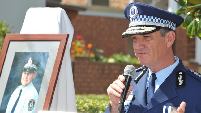 Commissioner Andrew Scipione at the 10th Anniversary Memorial of Senior Constable Glenn McEnallay at Glenn McEnallay Reserve, Sutherland Street Mascot.