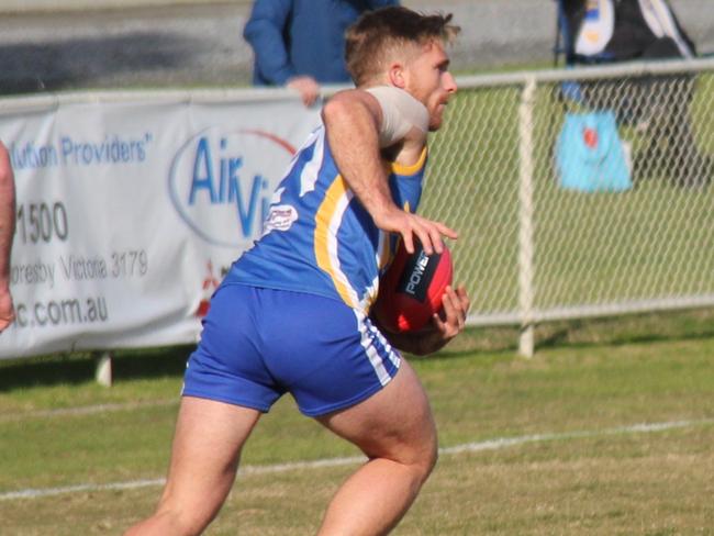 Brad Riddle on the go for Glen Waverley Hawks. Picture: Gavin Dore