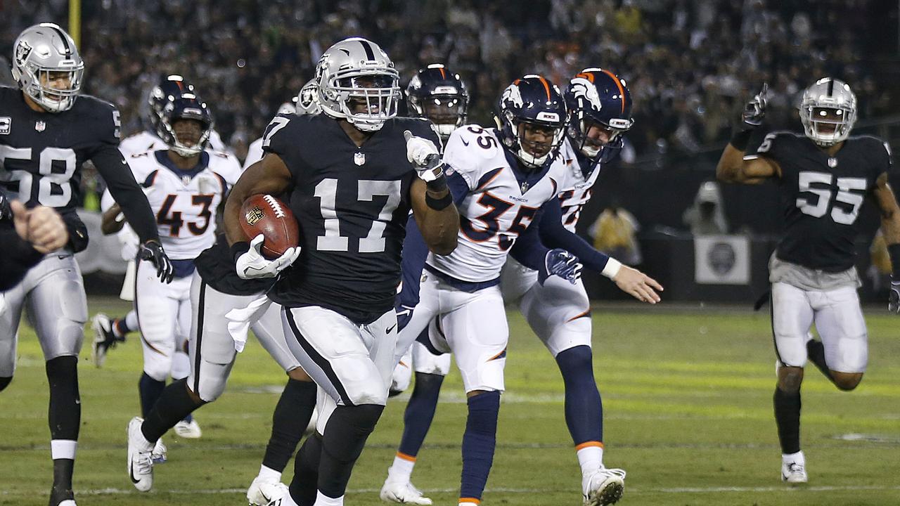 Oakland Raiders' Dwayne Harris (17) returns a punt for a touchdown,