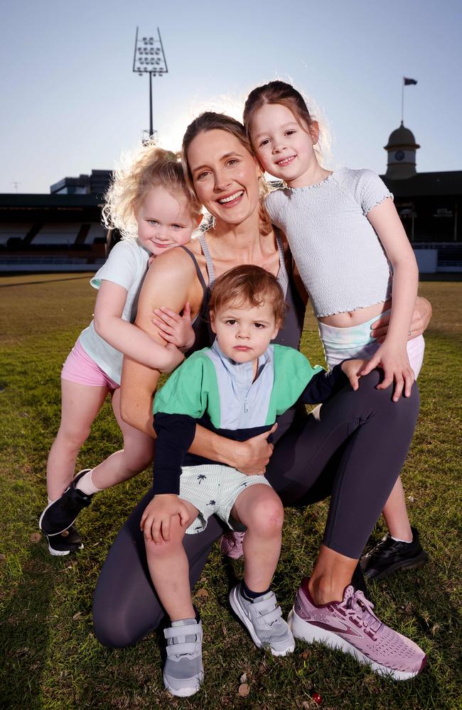 Creek to Coast presenter Kimberley Busteed and her kids L to R, Victoria Simpson, 4, Jack Simpson, 2, Evelyn Simpson, 5. Wednesday 24th August 2022. Photo: Steve Pohlner