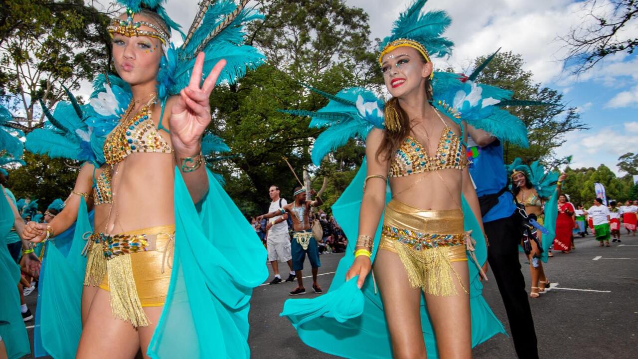 Thousands soak up colour of Moomba Festival