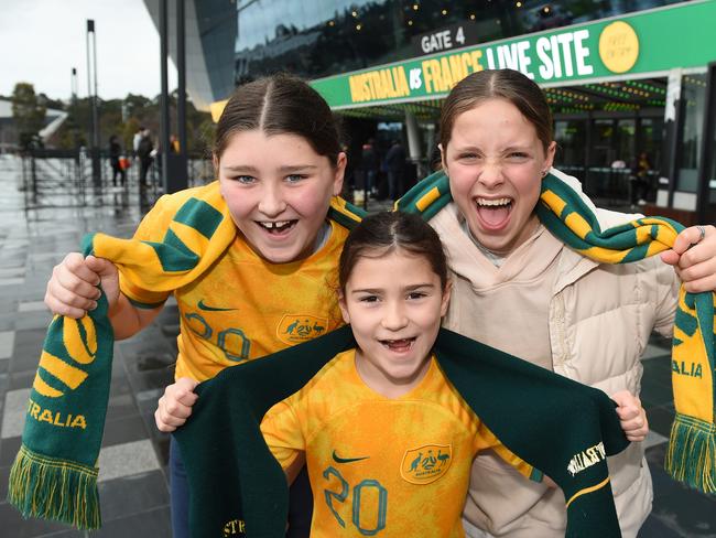 MELBOURNE, AUSTRALIA - NewsWire Photos, AUGUST 12, 2023. Matlidas fans arrive early at Rod Laver Arena to watch the free broadcast of the FIFA WomenÃs World Cup 2023Âª quarter-final showdown against France on the big screen. (L-R) Isabella Weekes (12), Lucia Weekes (7) and Milla Todd (12). Picture: NCA NewsWire / Josie Hayden