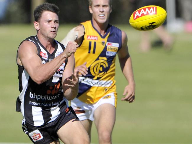 Tom Roach fires out a handball for Swan Districts.