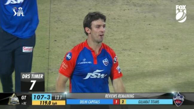 Mitch Marsh overturns plumb LBW decision