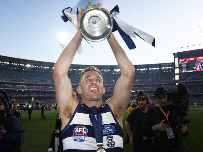 ‘Absolute giant’: Selwood lauded after retirement call