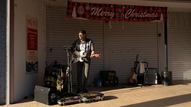 A busker plays at Mary Christmas, December 20,2023.