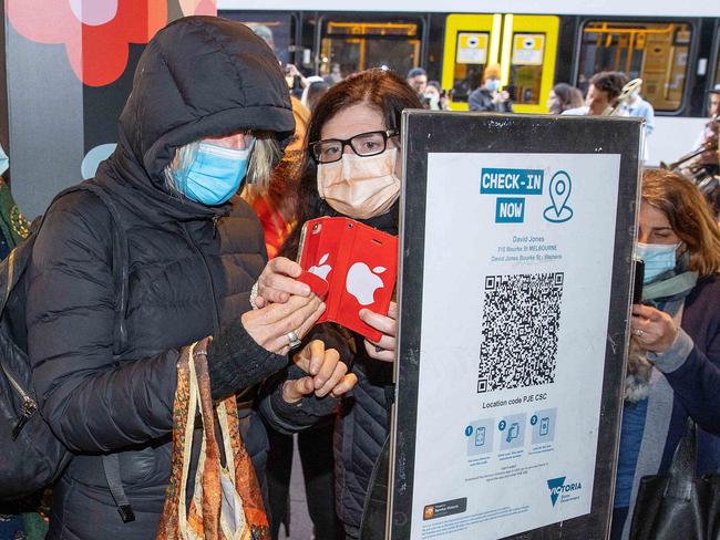 MELBOURNE, OCTOBER 29, 2021: Shopping is back at David Jones in the Bourke Street Mall as restrictions ease, masks are allowed off outside and indoor retail reopens. Picture: Mark Stewart