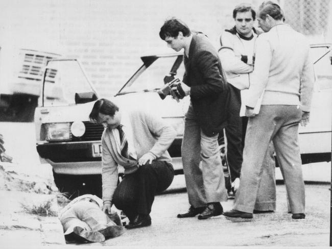 Warren Lanfranchi, drug dealer wanted for attempted murder, shot dead by Det-Sgt Roger Rogerson, far right, in Dangar Place, Chippendale, Sydney in 1981.