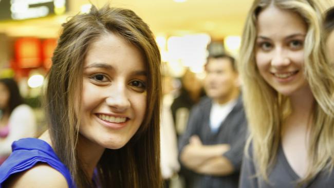 2008 winner of the Girlfriend model search Alanna Deutrom met some fans at Southland.