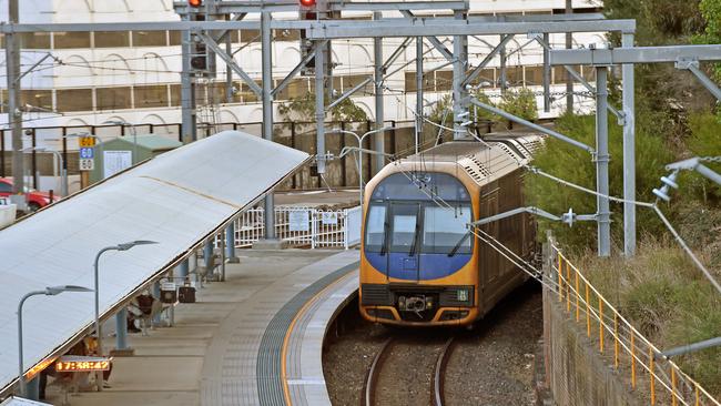 A business case will explore reducing travel times for Coast commuters. Picture: Troy Snook