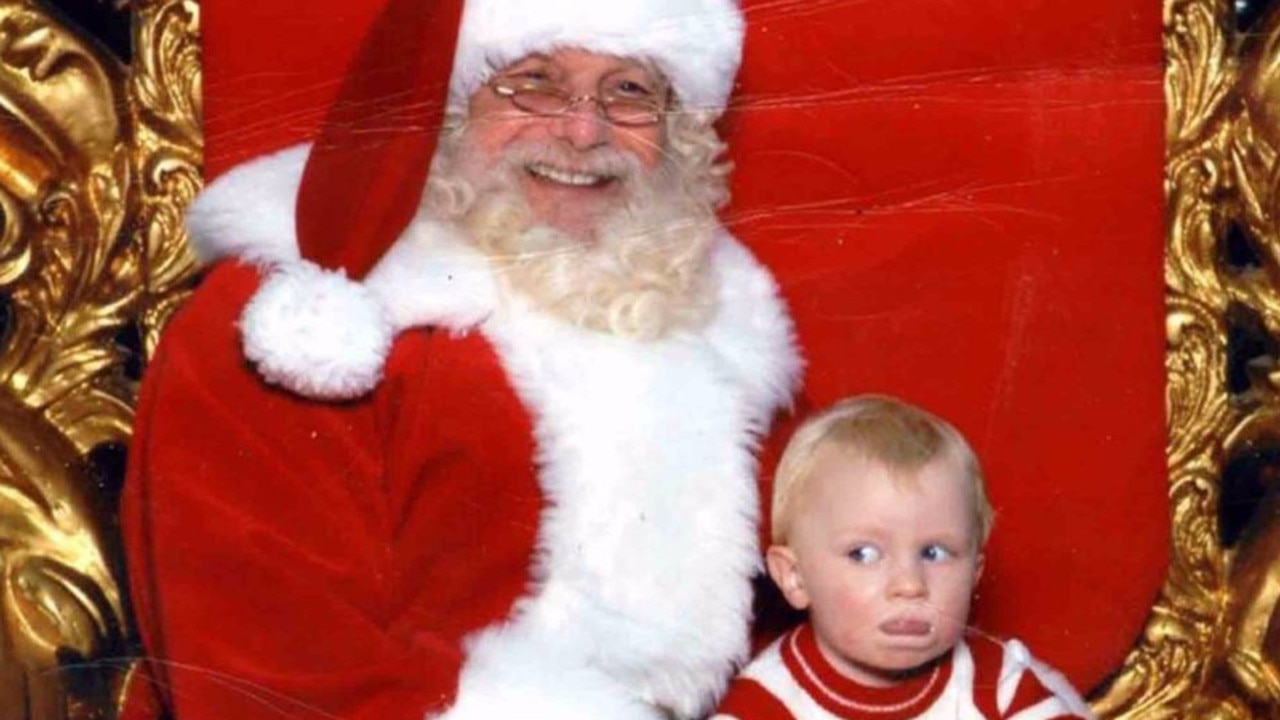 Toddler pictured using sign language while sitting on Santa’s lap ...