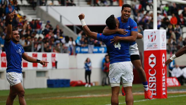 Samoa were shock winners over Fiji in the Paris Sevens cup final.