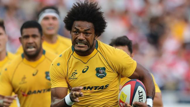 YOKOHAMA, JAPAN - NOVEMBER 04:  Henry Speight of Australia breaks through to score their second try during the rugby union  international match between Japan and Australia Wallabies at Nissan Stadium on November 4, 2017 in Yokohama, Kanagawa, Japan.  (Photo by David Rogers/Getty Images)