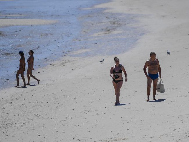 ADELAIDE, AUSTRALIA - NewsWire Photos FEBRUARY 12 2024: Heatwave beach goers at the popular Glenelg beach.Picture: NCA NewsWire/ Roy VanDerVegt