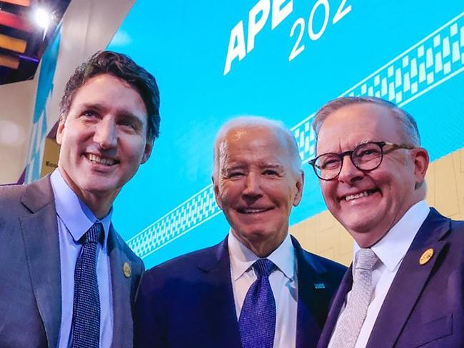 This handout picture released by the Peruvian news agency Andina shows US President Joe Biden (C), Canada's Prime Minster Justin Trudeau (L) and Australian Prime Minister Anthony Albanese posing for a picture during the APEC Summit at the Convention Centre in Lima, on November 15, 2024. (Photo by ANDRES VALLE / ANDINA / AFP) / RESTRICTED TO EDITORIAL USE - MANDATORY CREDIT "AFP PHOTO / ANDINA / ANDRES VALLE" - NO MARKETING - NO ADVERTISING CAMPAIGNS - DISTRIBUTED AS A SERVICE TO CLIENTS