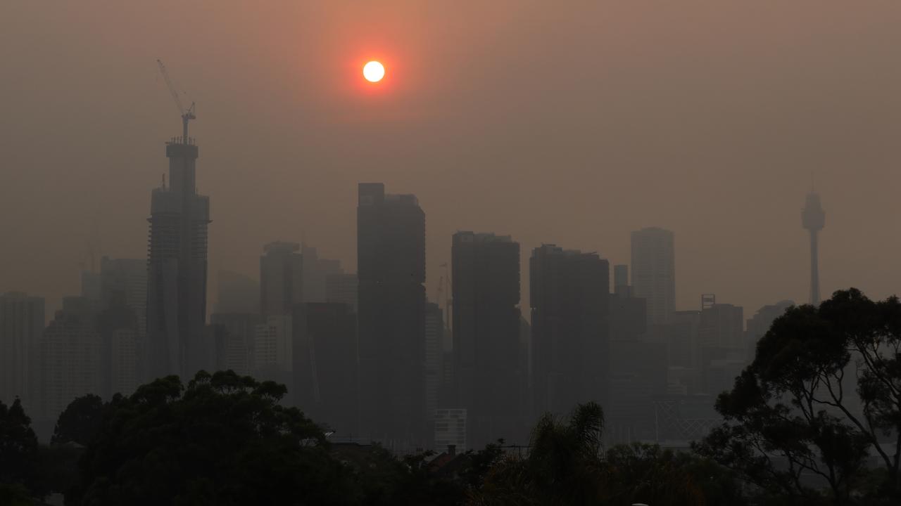 Apocalyptic conditions: Smoke from bushfires obscure the Sydney skyline. Picture: Dylan Coker/AAP