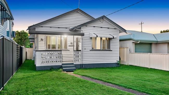 Auction blog: Home sells for seven times what owner paid