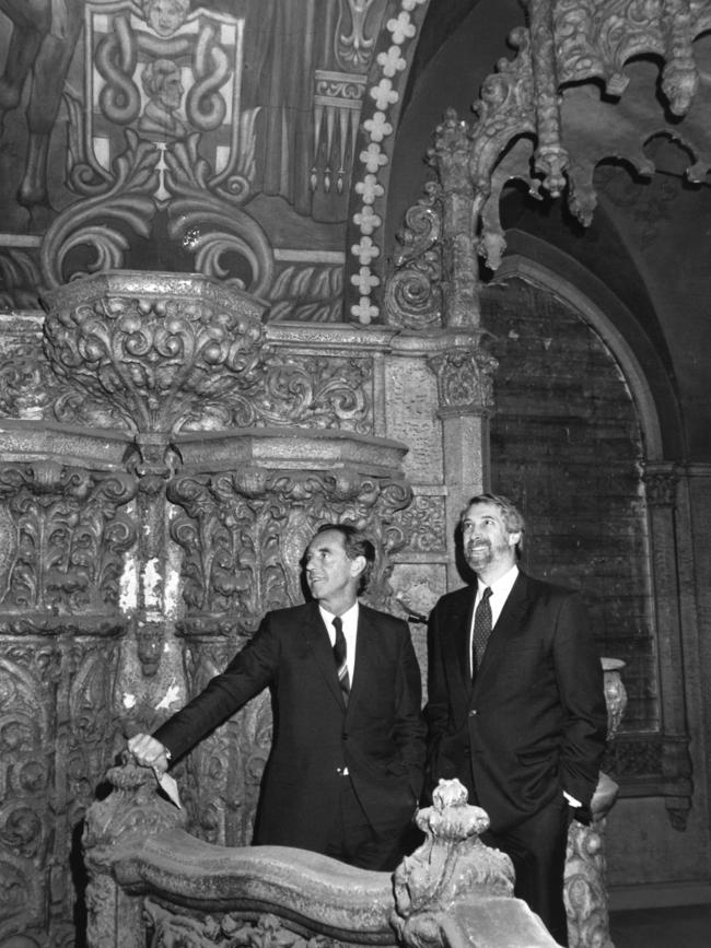 Premier John Cain and TAB chairman Bob Nordlinger in 1987.