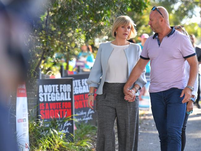 Zali Steggall and her husband Tim Irving arrive at Balgowlah North Public School to vote on Saturday. It was another polling centre where Mr Abbott’s first preference vote fell by double figures. Picture: Dylan Coker