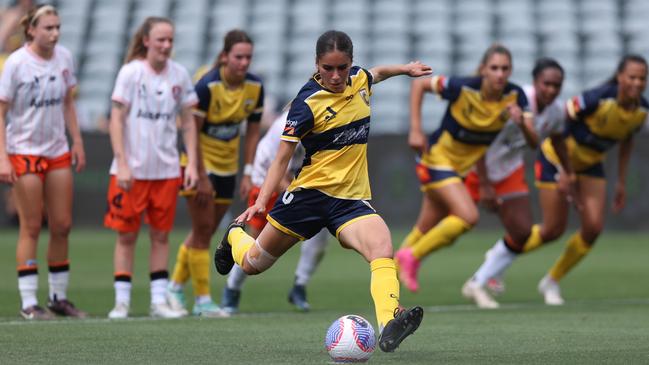 21-year-old Isabel Gomez’s missed penalty kept Brisbane level at 1-1. (Photo by Scott Gardiner/Getty Images)