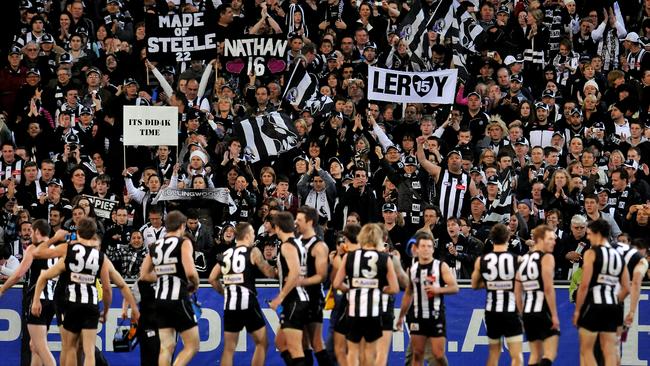 2010 Preliminary Final. Geelong v Collingwood. MCG. Magpie fans celebrate. Crowd.