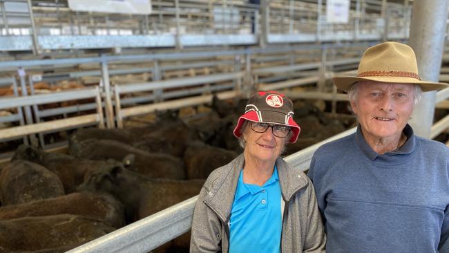 Dawn and Graeme Macaulay from Huon sold Angus steers to $1020 (397kg, 257c/kg) and heifers to $650 (356kg, 183c/kg) at the Wodonga store cattle sale.