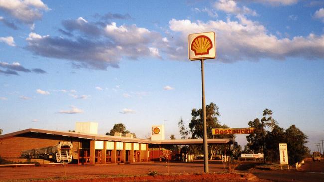 Threeways Roadhouse petrol station store on corner of Stuart Highway and Barkly Highway, NT. /Petrol/stations