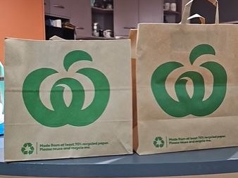 Woolworths has confirmed it has changed the size of its reusable paper shopping bags, six months after rolling them out to all stores across Australia. Picture: TikTok