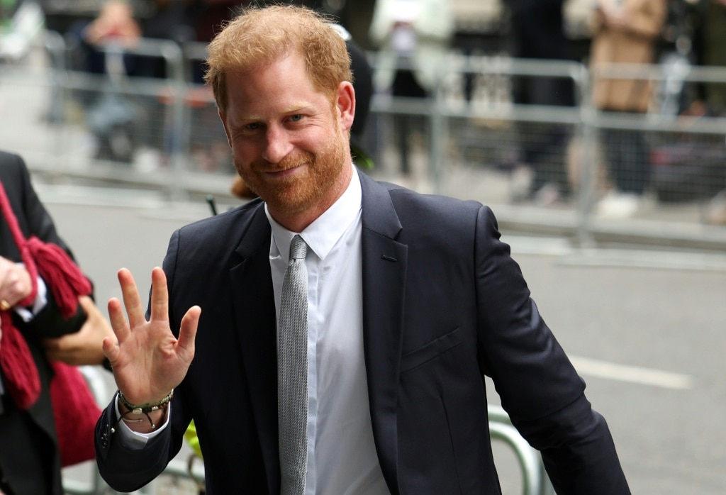 Prince Harry Settles UK Hacking Lawsuit Against Mirror Tabloid | News ...