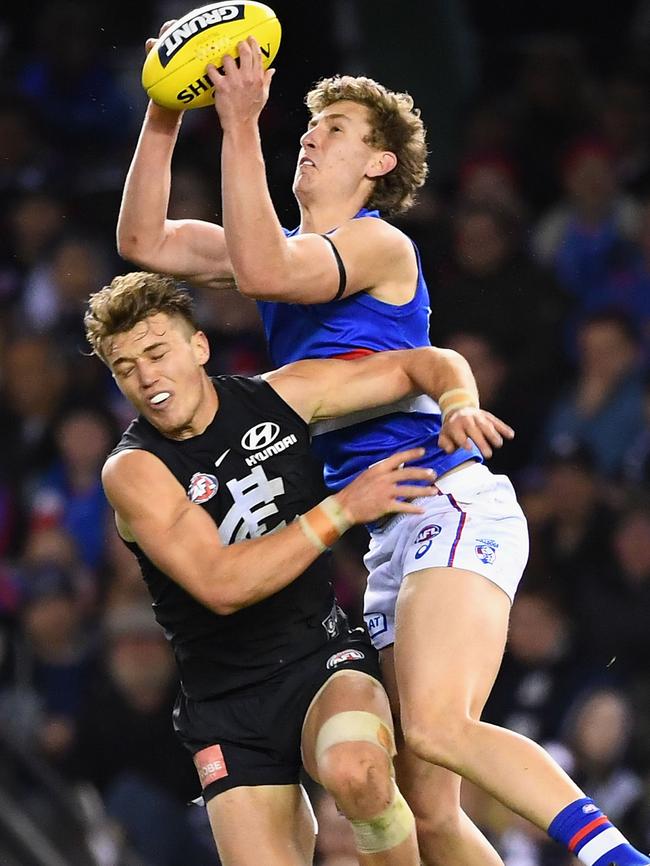 Aaron Naughton marks over the top of Patrick Cripps.