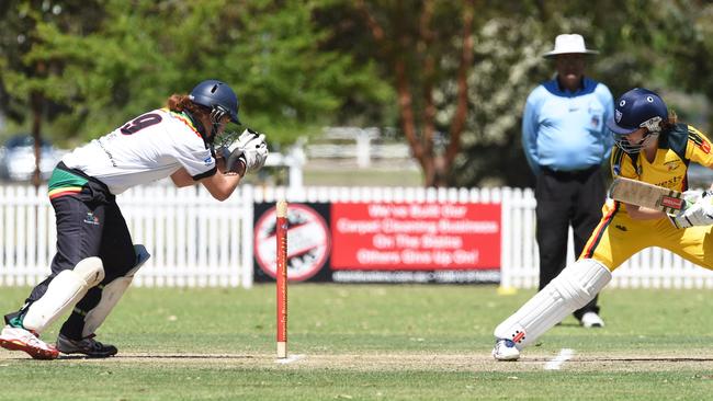 Penrith’s Rochelle Davis attempts to stump a batter.