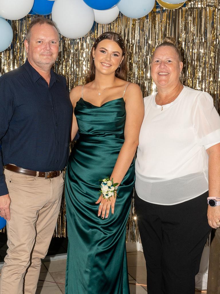 Colin Sutherland, Emma Sutherland and Sharon Sutherland aat Carlisle Adventist College Graduation dinner, Thursday 16 November 2023 Picture:Michaela Harlow