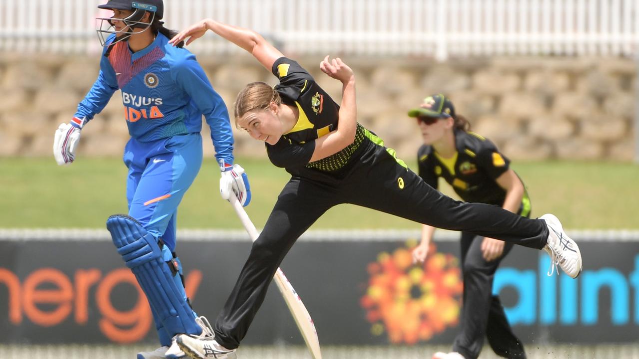 CANBERRA, AUSTRALIA - FEBRUARY 02: Tayla Vlaeminck of Australia bowls during the Women's T20 Tri-Series Game 3 between Australia and India at Manuka Oval on February 02, 2020 in Canberra, Australia. (Photo by Tracey Nearmy/Getty Images)