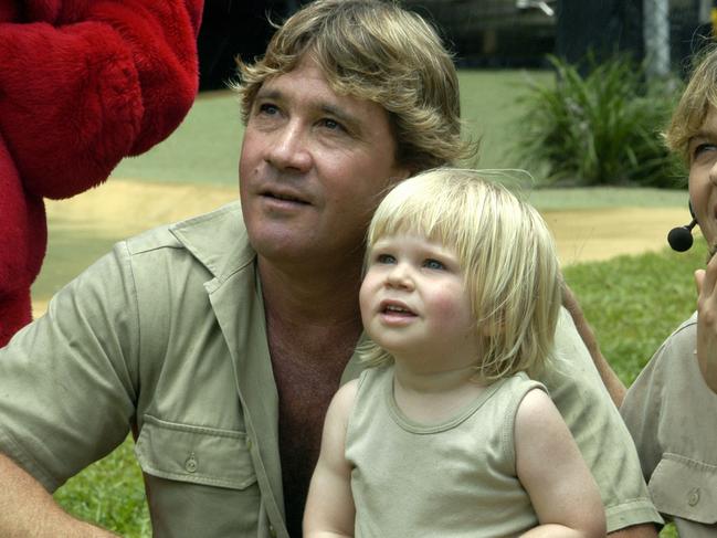 01/12/05   152016cBob celebrates his 2nd birthday at Australia Zoo with his family and Humphrey B. Bear and Clifford the big red dog.Photo:  Lou O'Brien