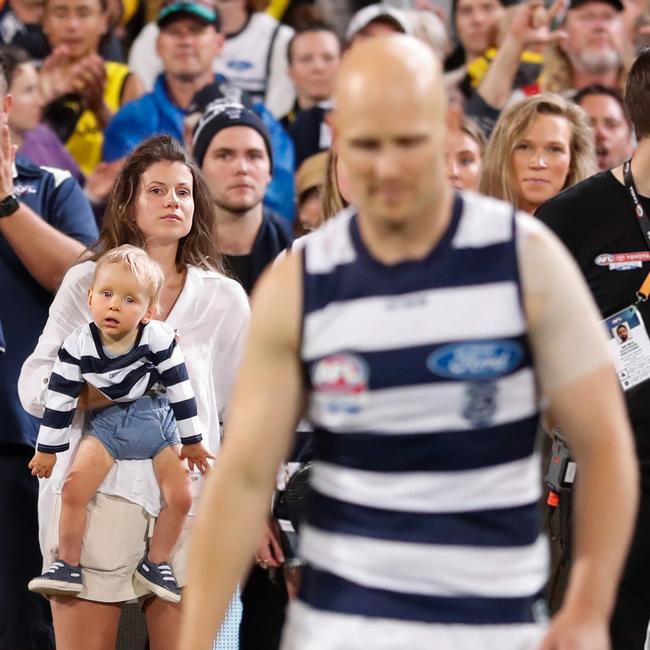 Gary Ablett walks to his guard of honour as wife Jordan and son Levi look on during the 2020 Grand Final. (Photo by Michael Willson/AFL Photos)