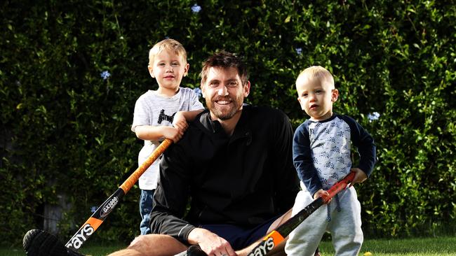 Kookaburras co-captain Eddie Ockenden with sons Oscar, 2 and Fedde 1. Picture: Zak Simmonds