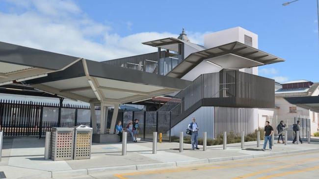 The state government's final designs for additions to Ballarat Railway Stations, including the installation of a pedestrian overpass with a passenger lift and stairs to both platforms.