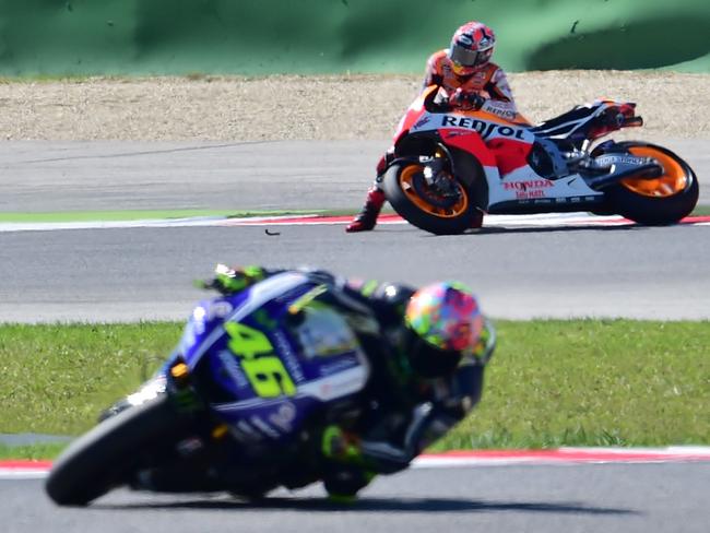 Rossi races on as Marquez regathers.