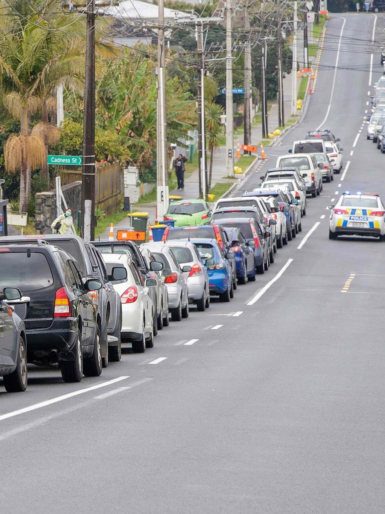 Motorists queue at a COVID-19 coronavirus testing centre in the suburb of Northcote in Auckland. Picture: David Rowland/AFP