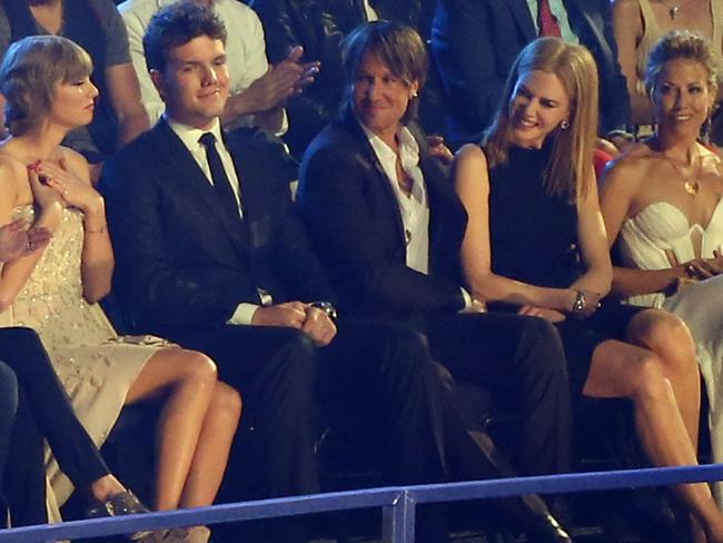 Country crew ... Stars including Taylor Swift, Keith Urban, Nicole Kidman and Sheryl Crow at the Country Music Awards. Picture: Splash