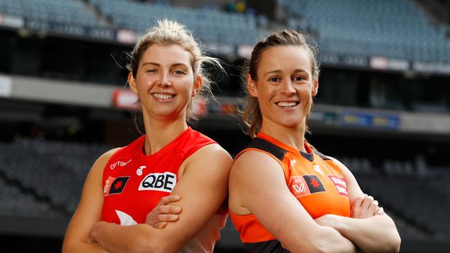 Maddy Collier of the Swans and Alicia Eva of the Giants. Photo by Dylan Burns/AFL Photos via Getty Images