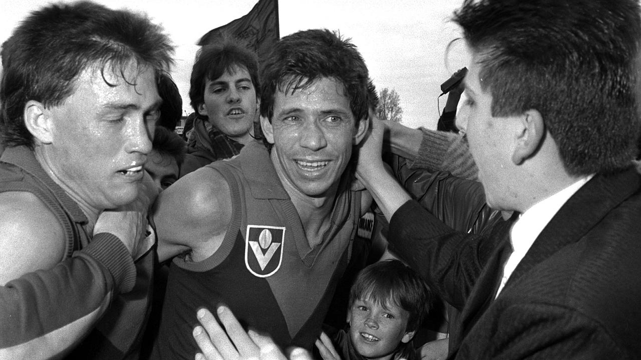  1987. Footscray v Melbourne. Western Oval. Todd Viney and Robert Flower (Robbie Flower). Picture: TERRY PHELAN. Neg: 870829/...