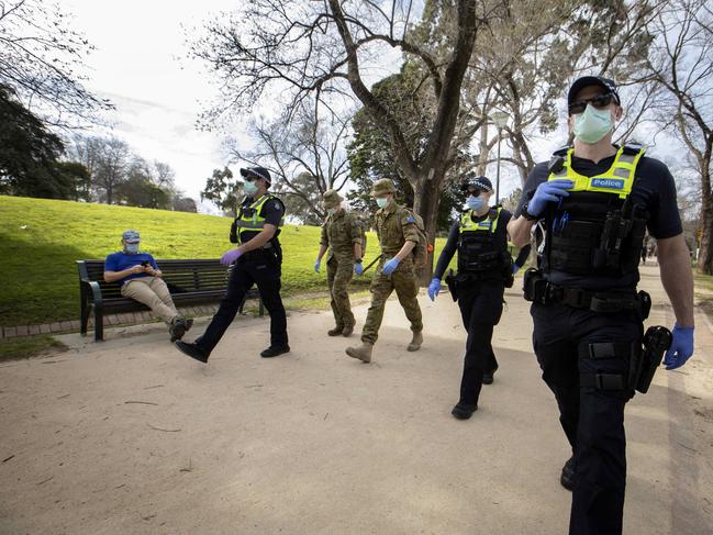 MELBOURNE, AUSTRALIA - NewsWire Photos AUGUST  30 2020: Police officers and army personnel patrol the Tan Track on Sunday during stage 4 COVID-19 lockdowns across MelbournePicture: NCA NewsWire / David Geraghty