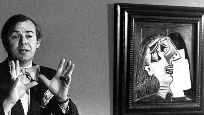 Patrick McCaughey, Director of the National Gallery of Victoria, unveils the Weeping Woman in 1985