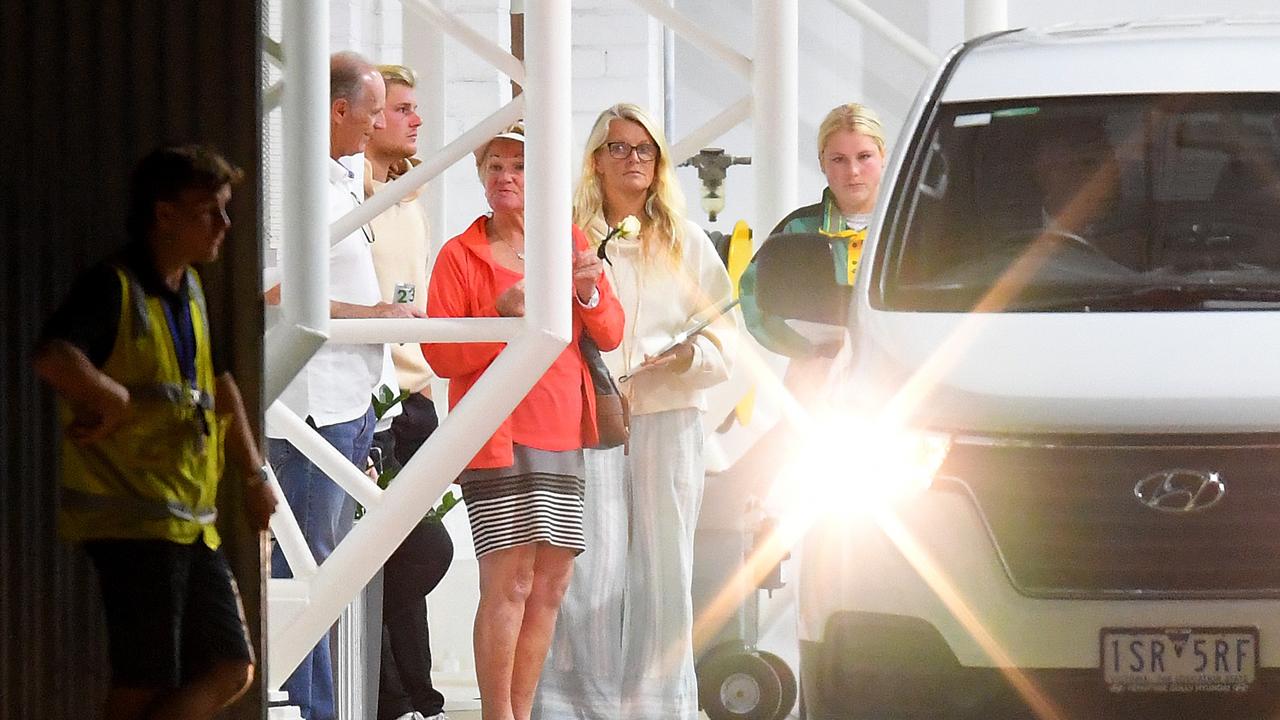 Warne's family, including ex-wife Simone Callahan, waited for the return of his body. (AAP Image/James Ross)