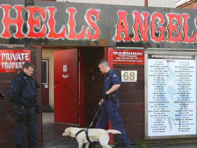 08/06/2011 NEWS: Bikie Raid, Thomastown. Hells Angels clubhouse.