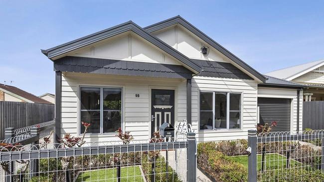 9B Raven St, Geelong West, is listed with a $599,000 to $629,000 price guide. The property was listed for rent in 2023.