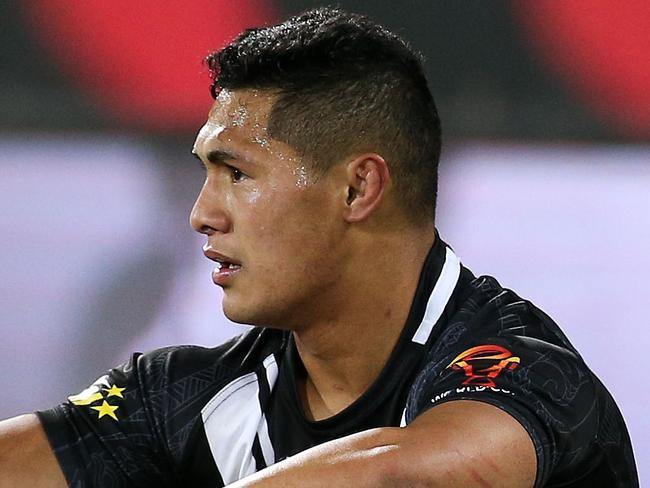 WELLINGTON, NEW ZEALAND - NOVEMBER 18:  Roger Tuivasa-Sheck of the Kiwis look on in disappointment after losing the 2017 Rugby League World Cup Quarter Final match between New Zealand and Fiji at Wellington Regional Stadium on November 18, 2017 in Wellington, New Zealand.  (Photo by Hagen Hopkins/Getty Images)